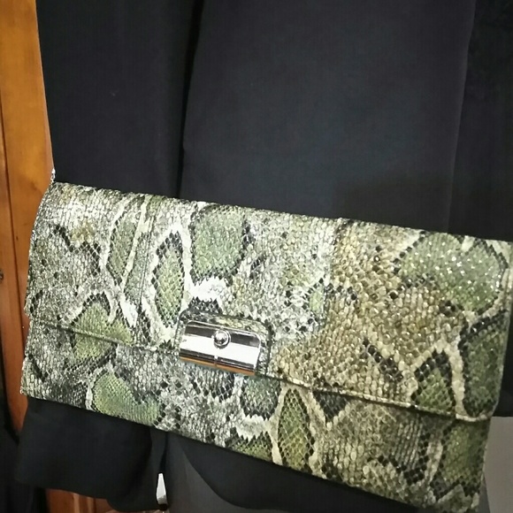 Faux snakeskin cross body purse - Picture 4 of 6